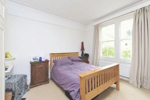 Albert Bridge Road, Battersea - SW11- click for photo gallery